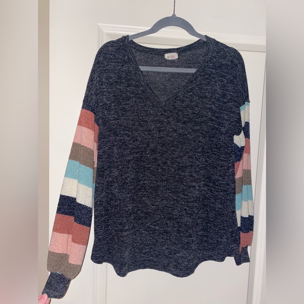 Long Sleeve V-Neck Sweater Top with Striped Sleeves